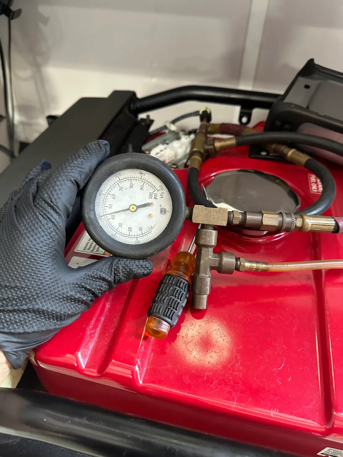 Compression gauge test